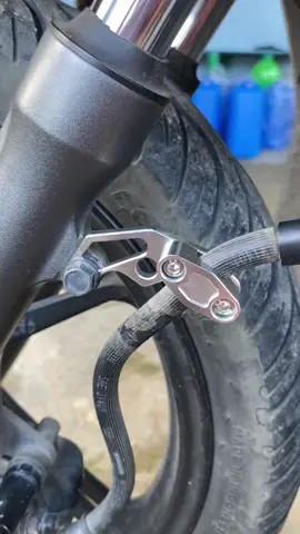 Brake Hose Clip  Ang ganda bg quality nito aluminum alloy sya tapos ang ganda ng kapit nya sa brake hose, mura lang din mabibili.  #motoraccessories #brakecliper #brakeclips #brakehoseclip #hosebrake #motorcycle #motor #motorbike #motors #deliverydriver #deliveryrider 
