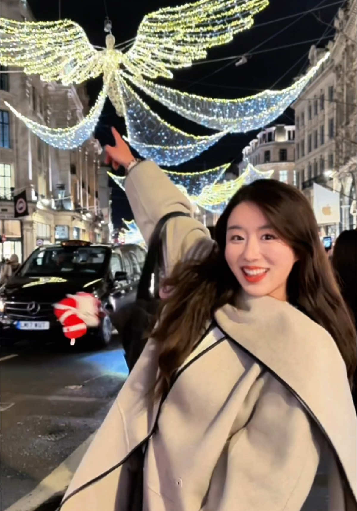 London and the Prince: A timeless tale of happiness and Discovery #qingqingintheuk #lucyinuk #fyp #fypシ #takeavedio #handsome #guy #boy #man #mytype #londonlife #schoollife #learningenglish #street #challege #dayinmylife #pickuplines #romantic #sweet #youth #memories #couple #goal #boyfriend #prince #royal #tale #story 