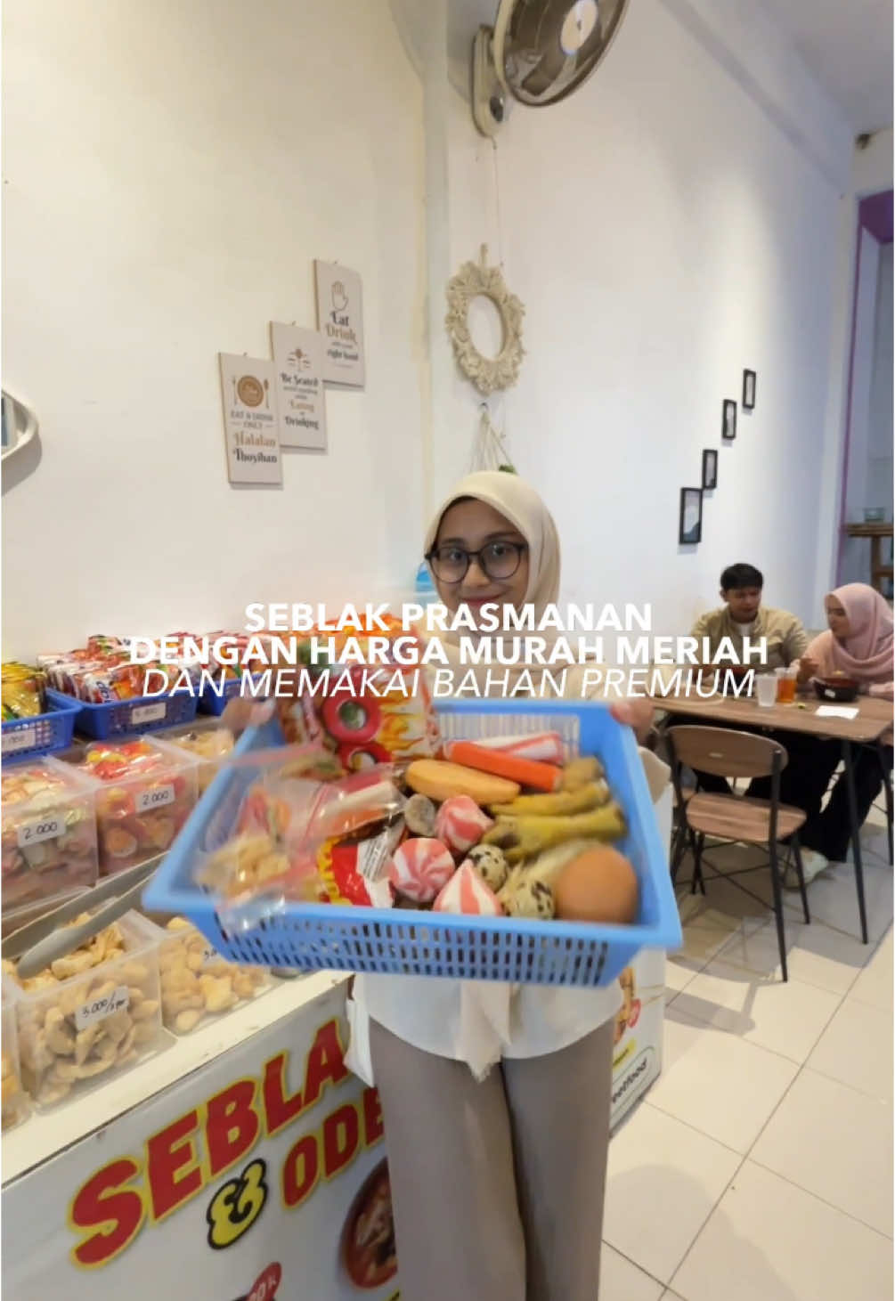 SEBLAK PRASMANAN MURAH DAN MEMAKAI BAHAN PREMIUM! Enak sih seblak yang satu ini apalagi ada banyak pilihan toping, selain itu bahan seafood yang mereka pakai juga premium loh Untuk level kepedasannya bisa kalian pilih mulai dari level 1-5 🤤🤤 #TTPetualangPro #bandaaceh #aceh #seafood #seblak #seblakprasmanan #seblakbandung #seblakpedas #acehfoodguide 