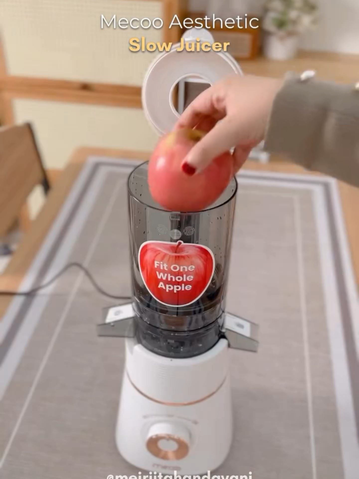 Jus segar setiap hari? Mudah banget dengan slow juicer! Hidup sehat, hidup bahagia. 💚🍊 video by : meiriitahandayani #mecookwithmecoo #makansehat #gayahidupsehat #slowjuicer