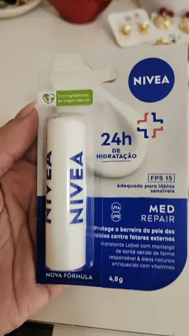 O melhor hidratante labial de todos os tempos Nivea MED REPAIR hidrata também a área dos olhos 
