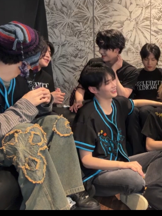 seeing you smile means everything Ricky yaa🥹🤏🥰❤️‍🩹❤️ @ZEROBASEONE IG live  #zerobaseone #zb1 #zerose #ricky #sunghanbin #zhanghao #parkgunwook #seokmatthew #제로베이스원 #沈泉锐 #리키 #lovelicky #zb1ricky #kpop #fyp #fypシ 