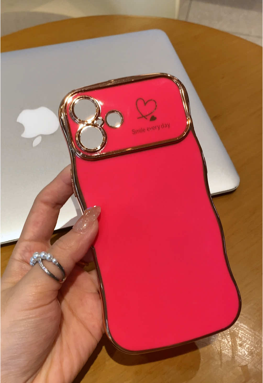 Soooo cute! Hot pink is vibrant! Wavy Sides feel comfortable in my hand!  #iphone16promaxcase #iphone15promaxcase #iphone14promaxcase #iphone13promaxcase #iphone12promaxcase #iphone11case #iphonecase #hotpink #tiktokshopholidayhaul #tiktokshopcybermonday #wavycase #fypシ゚viral 