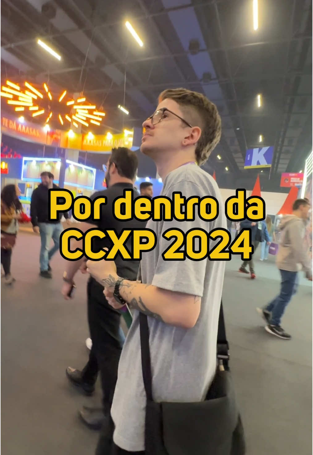 Um pouco de como tá a #CCXP24 e do que vi na Spoiler Night. Só o primeiro dia! #TikTokMeFezAssistir #ccxp #filmes #series #ccxp2024 #filmeseseries 