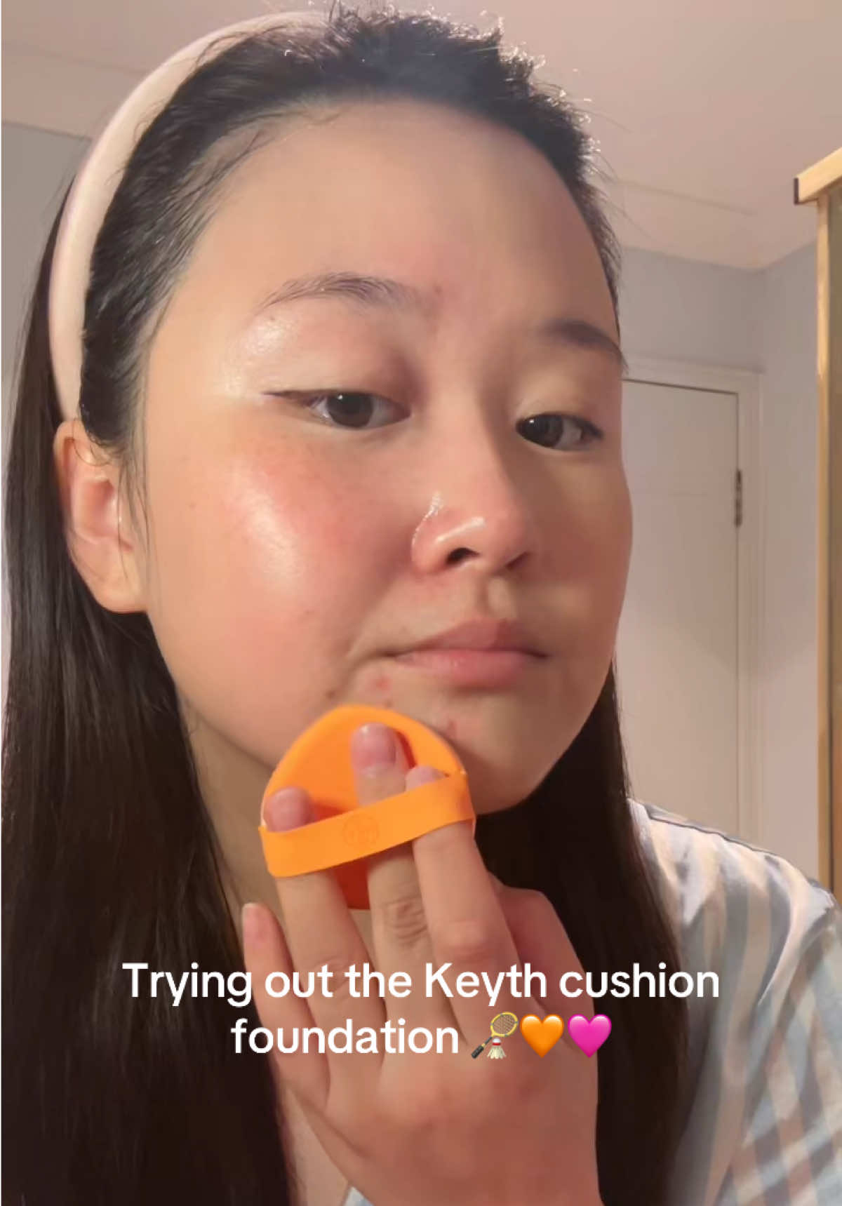 This cushion is solid, i was sweating during this video bc of the heat lamp and it didnt melt off 😂☀️♨️ @STYLEKOREAN @stylekoreanus  #trymereviewme_keyth #trymereviewme #keyth #sweatproof #kbeauty #cushionfoundation #glowingskin #makeupmusthaves #stylekorean #stylekorean_global #stylekorean_keyth #wonyoungism #glassskin #shade21 #shade23 