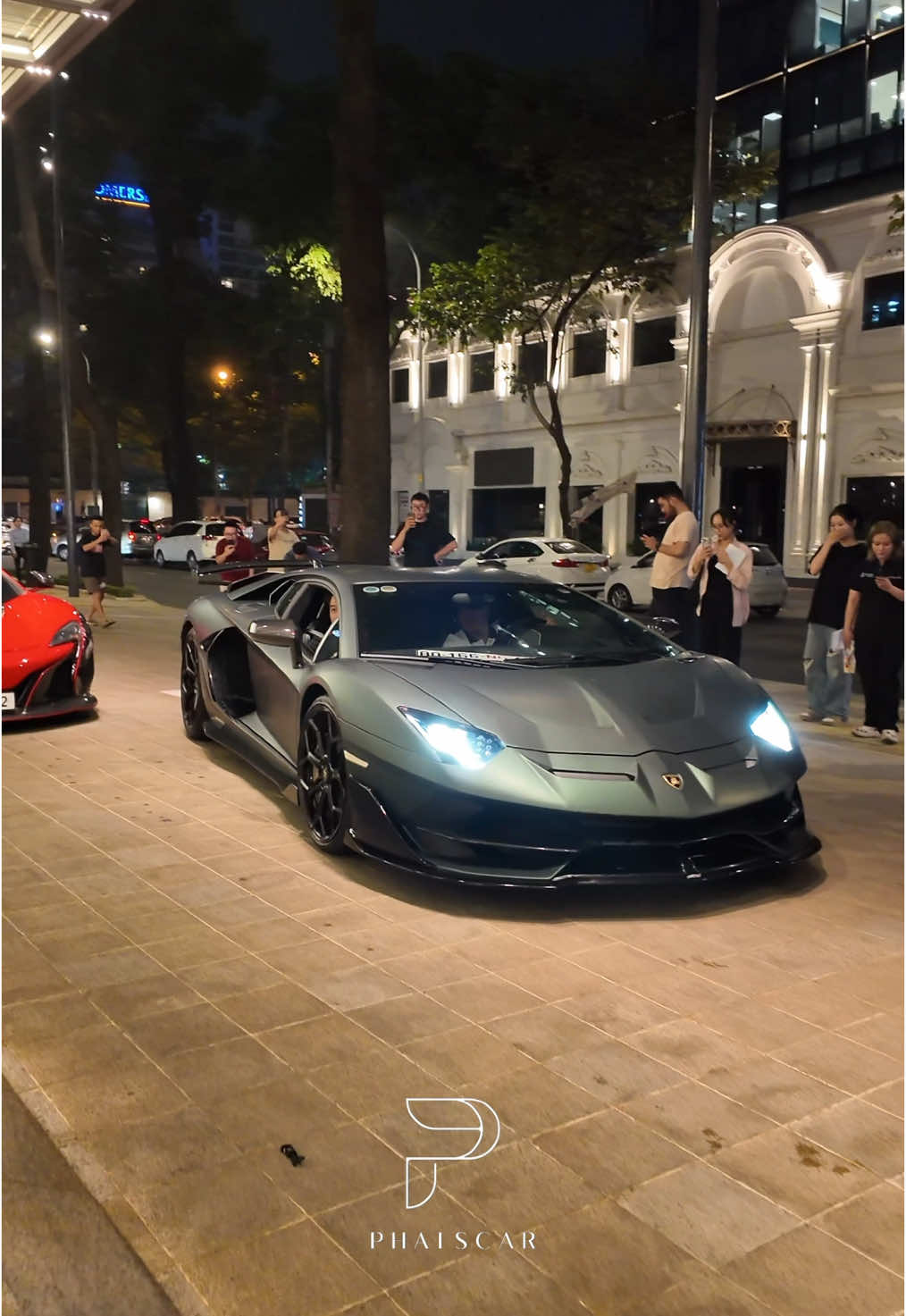 SVJ 😮‍💨💸 #lamborghiniaventadorsvj #lamborghini #aventadorsvj #phatscar #carsoftiktok #carspotting #viralvideo #lamborghiniaventador #viral 