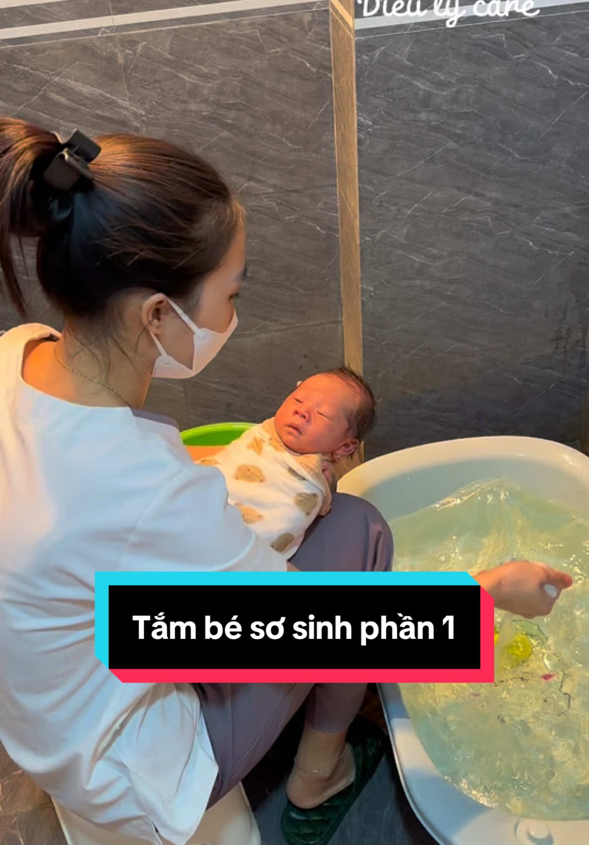 Cách tắm gội cho bé tại nhà e mời ba mẹ tham tham khảo ạ🥰🥰#chamsocbesosinh #massagetambe #tambetainha #cachchamcon