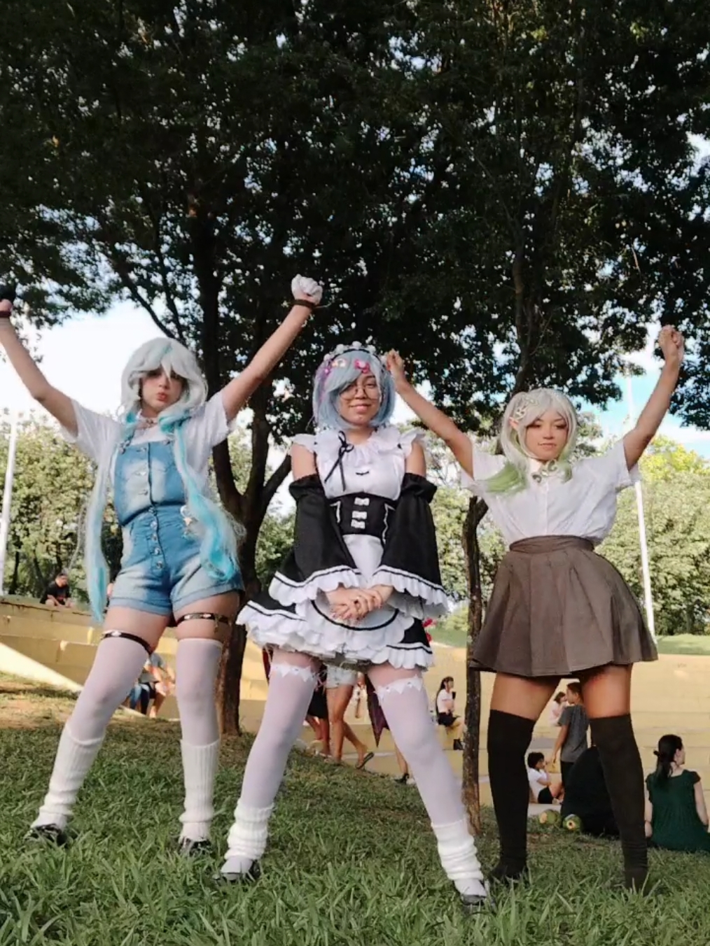 a lelê errando a dança kkkkk @taislaine._ @mammy @🍒 ⋆ 🍓 🎀 𝑀𝒾𝓈𝒶 🎀 🍓 ⋆ 🍒 #furina #cosplay #nahidagenshinimpact #nahida #genshin #cosplayer #fyp #rem #rezero 