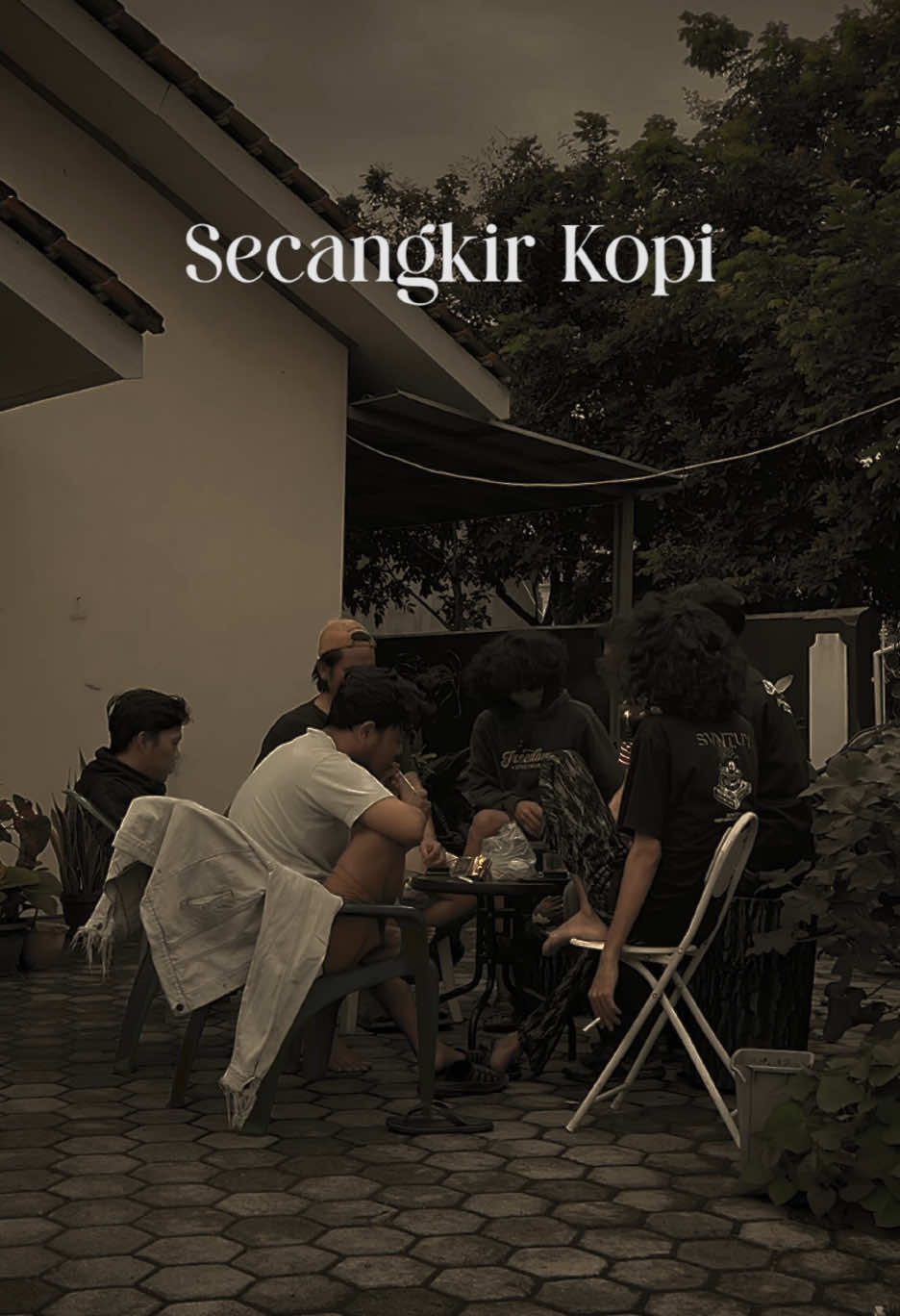 Manteman nanti malam tepat jam 12 malam smvll rilis lagu baru judulnya secangkir kopi brodi❤️💛💚 stay tuned yaa brodii, smull juga bakal nobar live tiktok yah jam segitu gaskeun✌️😭💕 #tongkronganlama 