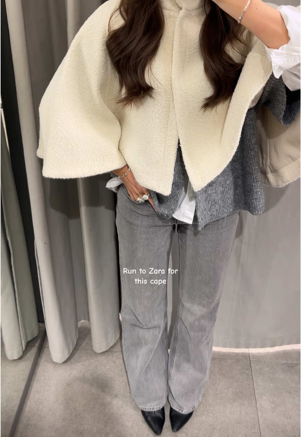 Absolutely love this cape/poncho/coat 🤍 Its just perfect! #zaragaul #zara #outfitinspo #cape #poncho #stockholmstyle #coat 