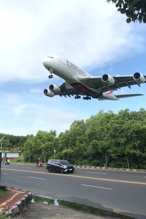 🤯 #a320 #a380 #emirates #citilink #bali #landing #ngurahraiinternationalairport #fyp #indonesia #plane #airbus 