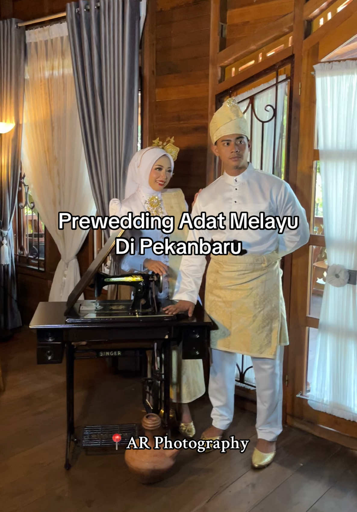 ✨Prewedding Adat Melayu ✨  Booking : Whatsapp admin 0823 8433 1922  #preweddingpekanbaru #preweddingmelayu #adatmelayu #melayupride #pekanbaru #preweddingadatmelayu #preweddingpku #melayu #melayumalaysia #fotograferpekanbaru #fotostudiopku #fotostudiopekanbaru #melayuriau #melayuviral #arstudiopku #preweddingmelayuklasik #preweddingadatmelayu