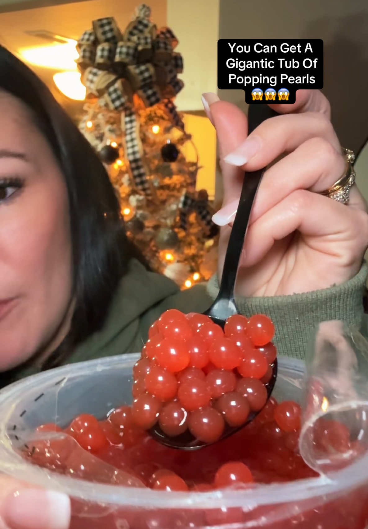 You can get a gigantic tub of popping pearls on the TikTok shop!!! 😱😱😱😱😱 #poppingpearls #poppingboba #bobapearls #tiktokshopcreatorpicks 