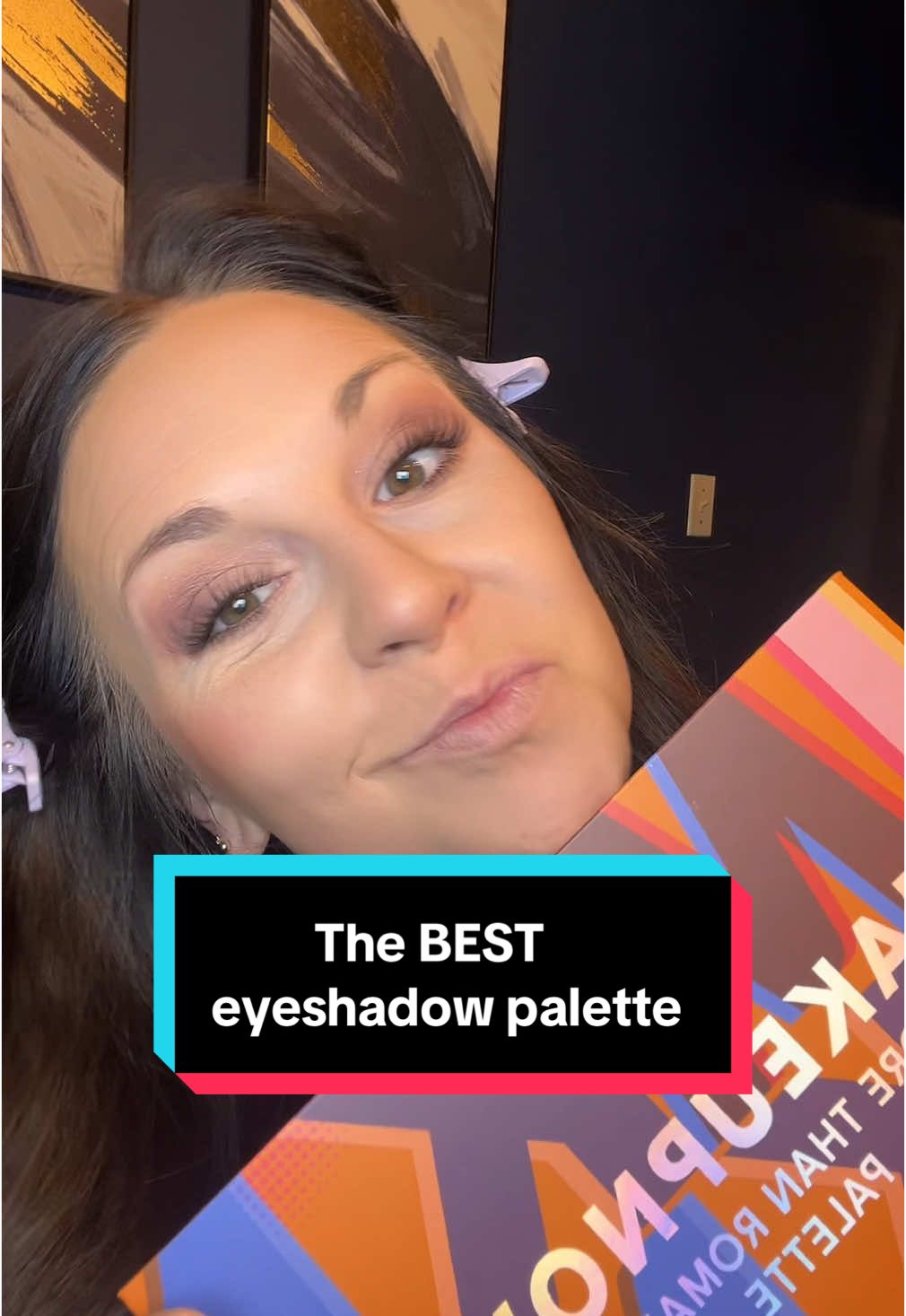 The @imakeupnow eyeshadow palette would make the BEST christmas gift for the makeup lover! #giftideasforher #eyeshadow #eyeshadowpalette #eyeshadowtutorial #eyeshadowlook #imakeupnow 