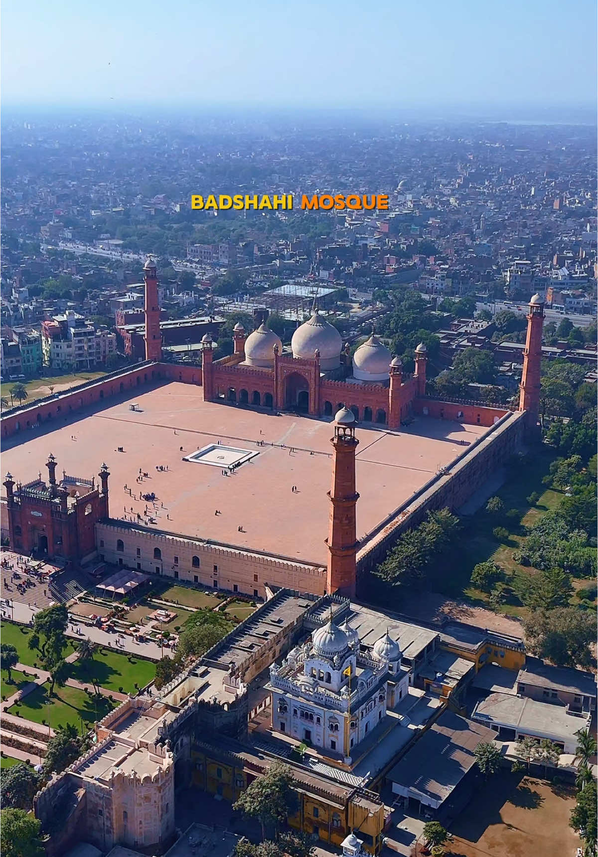 Badshahi mosque lahore🕌#lahore #masjid #badshahimosque #pakistan #foryou #viral #newaccount💔 #viralvideo🔥@Safarnama Lahore