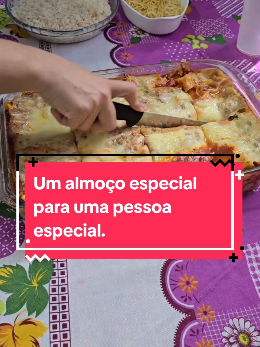 Um almoço especial  para uma pessoa especial  . . . . . . . . . #almoço #especial #video #almoçodedomingo #boatardee #fy #cozinhadossonhos #comida #fyp 