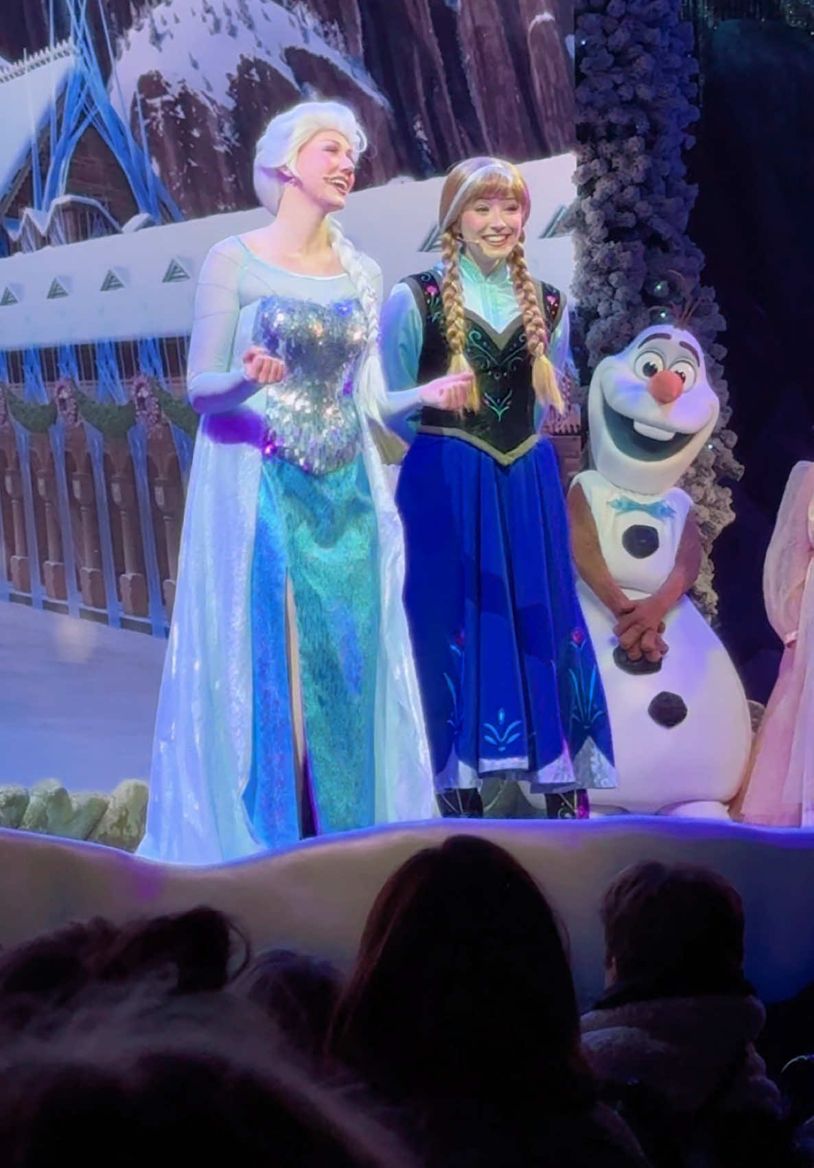 Frozen Sing Along Celebration!  ✨❄️ #disneyparks #disneyworld #frozensingalong #frozen #elsa #olaf #disneychristmas #letitgo #hollywoodstudios @Disney Parks 