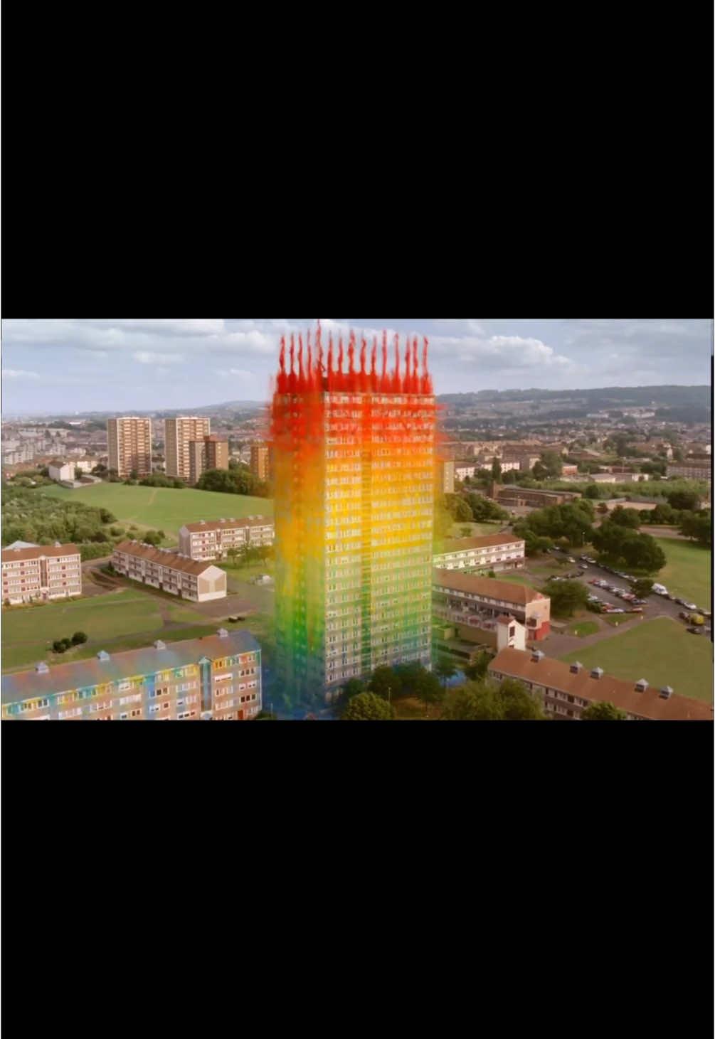 In 2006, Sony drenched an entire block of flats in Glasgow, Scotland with 70,000 litres of paint for a TV commercial 🤯🌈

What do you think? 🤷🏽‍♂️ #fyp #foryou #color #commercial #paint 