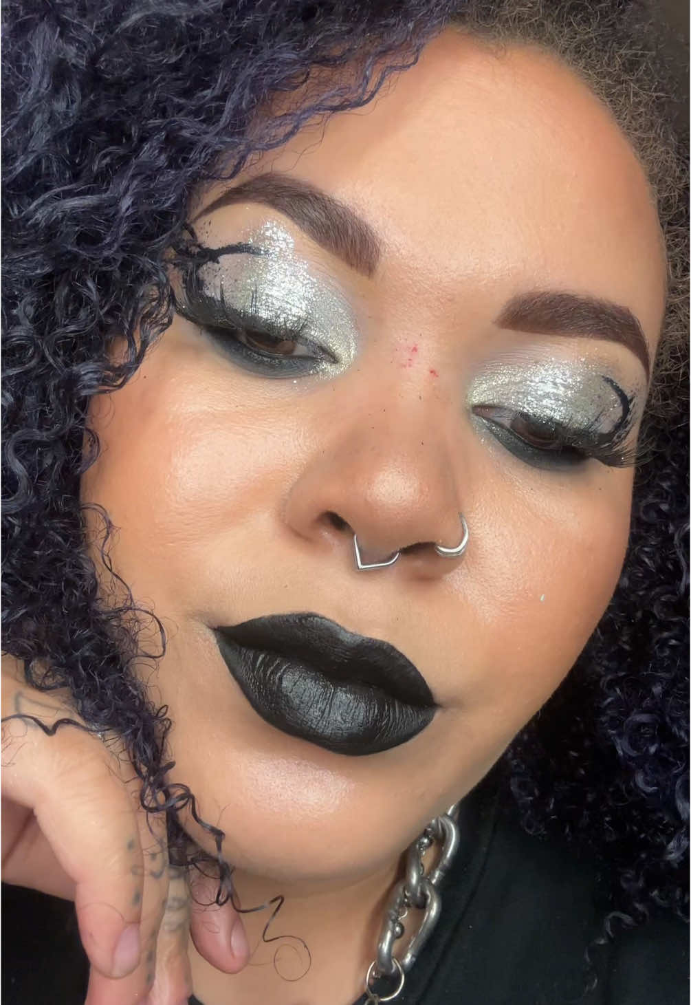 The 🩸on my nose is not a part of the look 🤣 though it kinda looks like it could be @DanessaMyricksBeauty Colorfix in “MilkyWay” A mix of discontinued silver glitters & pigmentd @maccosmetics eyeshadow in “Cozy Grey” Smoulder Eye Khol Caviar liquid lipstick @Mehron Makeup Black Paradise paint for smudges #makeup #danessamyricksbeauty #altmakeup #blacklipstick #maccosmetics #grungeglam #dewyskin #graphicliner 