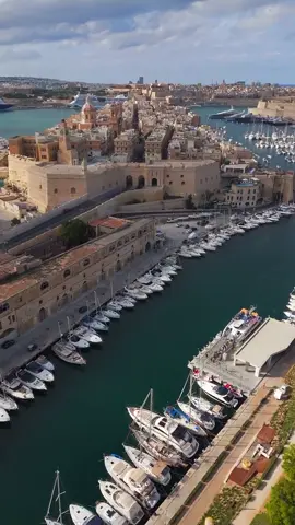 Feast your eyes on a bird's eye view of the 3 Cities 🤩✨ All captured by the amazing @bez.fpv! Let's #ExploreMore, there's #MoreToExplore #VisitMalta