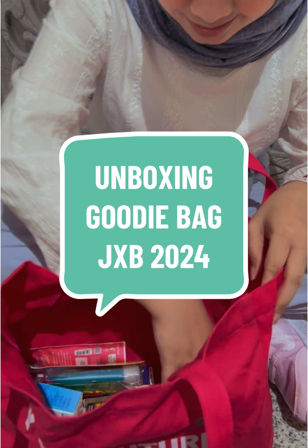 Kaget isinya beda sama temen2 yang udah tuker h-1🥹 #jxb2024 #goodiebagjxb2024 #femaledaily #jakartaxbeauty #jakartaxbeauty2024 