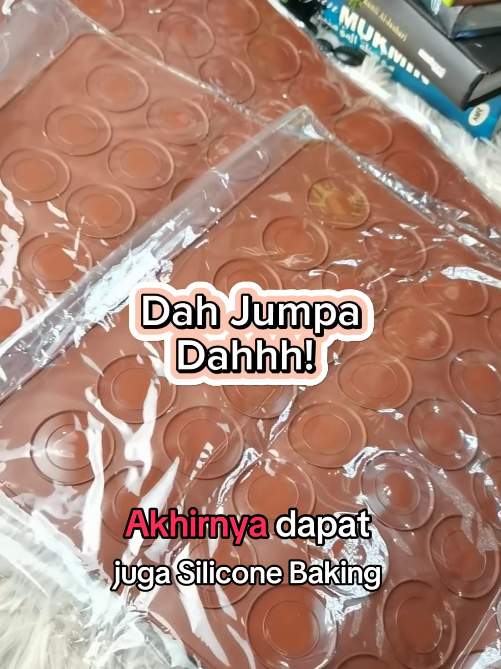 Bakar biskut dah tak melekat lagi... #siliconebakingmat #bakingmat #PelapikBakarBiskut #MacaroonSiliconeMat #siliconemat 