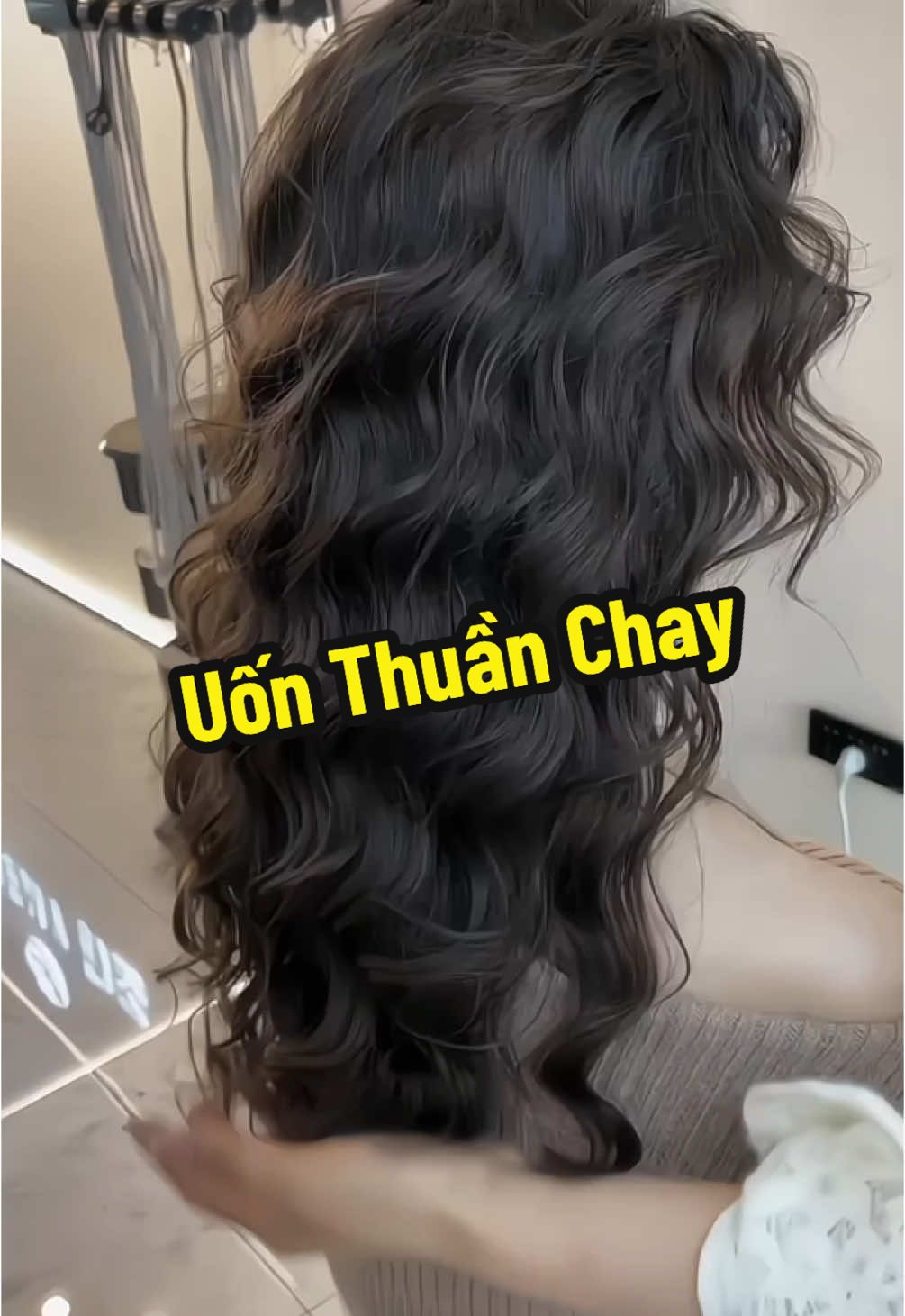 👉#uốntóc thuần chay , bảo đảm cho sức khoẻ #amyhairsalon #uônxoanloi #xoăn_sóng_lơi #uốnthuanchay 