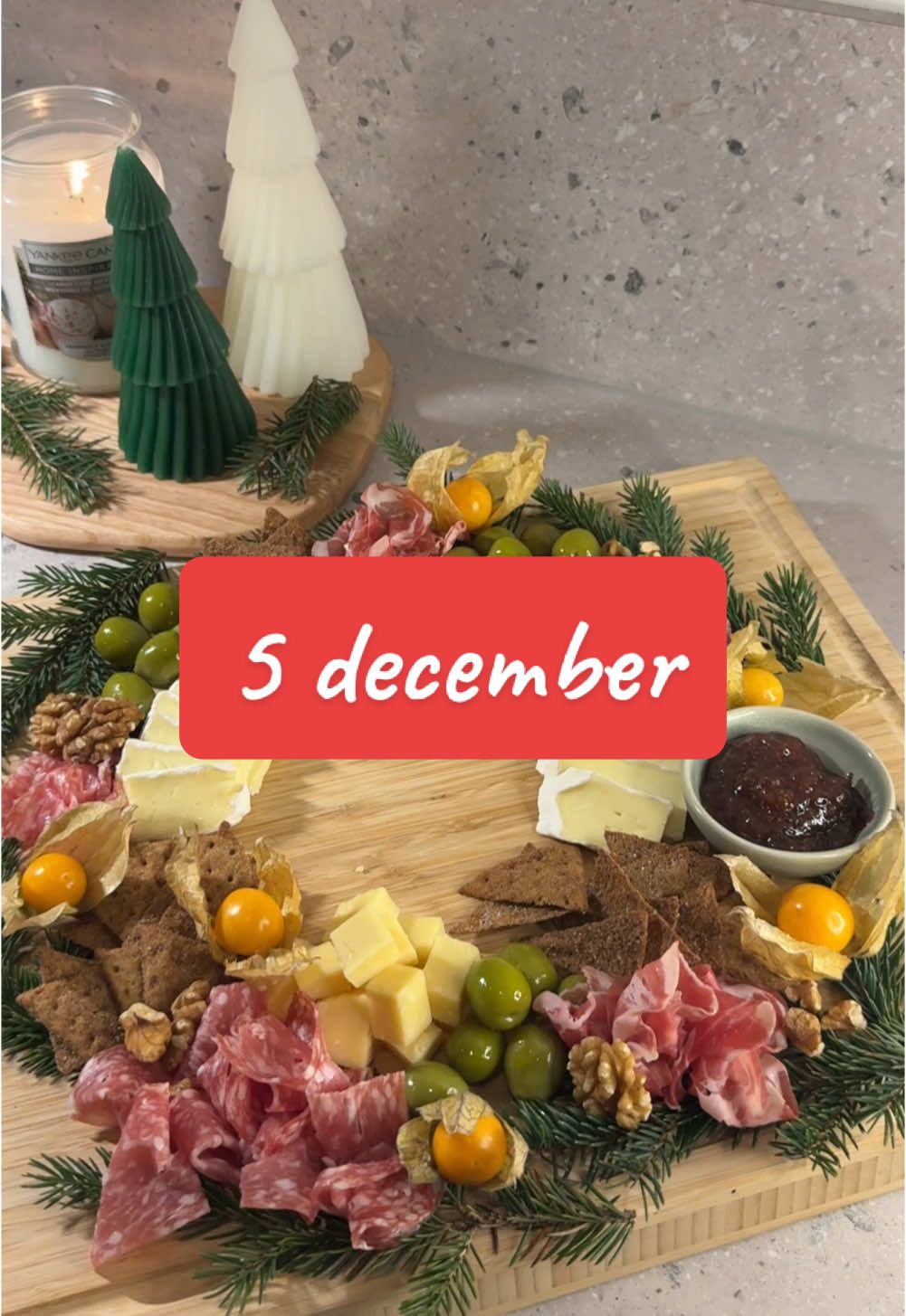 Dag fem av min julkalender! Ett julrecept om dagen i 24 dagar! Julig och enkel charkbricka⭐️🫒🎄 #charkbricka #krans #chark #jul #julkalender #dag5  #christmas #julrecept #charcuterie #fyp #foryou 