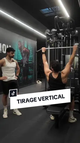Si tu ne sens pas ton dos travailler sur le tirage vertical, alors enregistre cette vidéo ! ✅ @Pierre Lgd #fitnesstips #fitnesspark #gym #backday #tiragevertical
