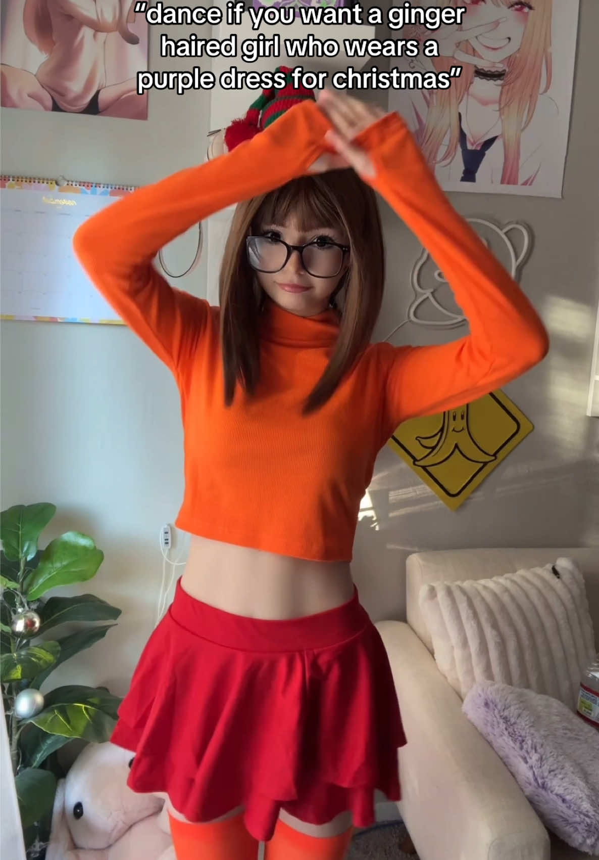 please #velma #daphne #scoobydoo 