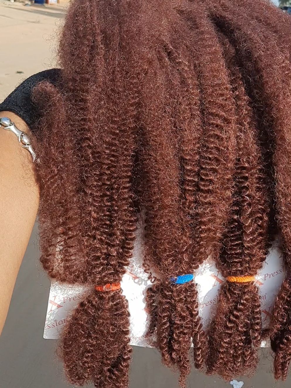 Aviez-vous déjà essayer une de ses couleurs en twist🫶❤️ #hairstyle #kinkyhair #afrospringtwist #kinkyhair #ndk🛍️ #tiktok228🇹🇬 #togolais228🇹🇬 #pourtoi #views #fyp #viral_video 