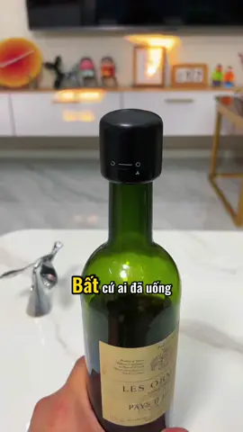 Trong những dịp lễ hội, hội họp bạn bè tụ tập ăn tối chắc chắn sẽ còn sót lại rượu vang đỏ. Hãy dùng chiếc nút nhỏ này để đậy lại, để lần uống sau bạn không phải lo lắng về mùi vị sẽ thay đổi!! #nutchairuouvangdo #tienich #giadungphongkhach #creatorsearchinsights #thietthuc #jizonguyen 