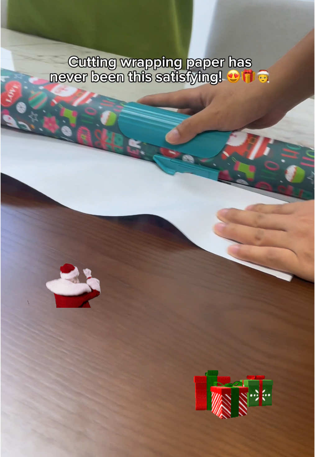 My wrapping secret: Gift Wrap Cutter! 🎅🎁  #gadget #giftwrapping #christmas #deal #giftwrappinghacks #satisfying #fyp #christmas #gifts #christmaswrapping  #WrappingPaper  #tiktokshopblackfriday #tiktokshopcybermonday 🎅 #🎄 #🎁 #👍