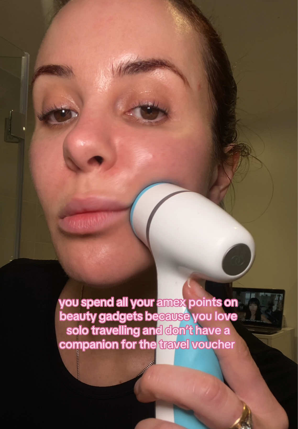 solo traveling and beauty gadgets are my fave 💓 @LOOKFANTASTIC @American Express @American Express UK  @Nu Skin Europe - lumi spa  @The Ordinary - squalane cleanser  @FaceGym - ems device  @Amazon Beauty - aloe vera gel  #fyp #ems #emsdevice #facegym #lumispa #skincare #skincareroutine #antiaging 