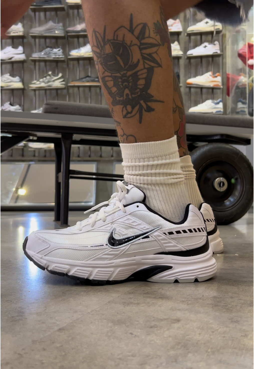 TÊNIS NIKE INITIATOR - WHITE/BLACK Disponível online e loja física  38 ao 43 - R$699,99 BBFSTORE.COM.BR #nikesportswear #nikeinitiator #bbfstore #streetwear #sneaker #centro 