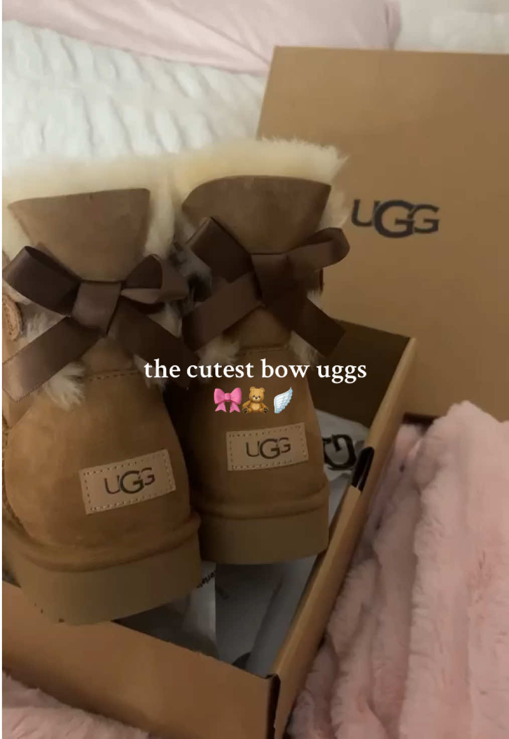 the cutest bow uggs for winter 🎀🩰🪽@UGG®  #pinkprincess #coquette #trending #fyp #uggs #pinkaesthetic #girlygirl #winterfashion 