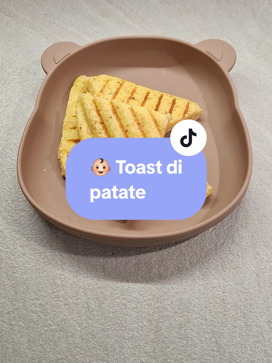 👶🏻 Toast di patate. Ingredienti: - 500 gr patate - 1 uovo  - 2 cucchiai pangrattato  - pepe - stracchino  👍🏻 Dai 6 mesi ❗️IMPORTANTE❗️Offrite sempre cibo ai vostri bimbi nei formati e tagli adatti alla loro età e alle loro capacità acquisite. Fondamentali corsi sullo svezzamento, tagli sicuri e disostruzione pediatrica! #svezzamento #ricetteperbambini #ricetteperbimbi #neiperte #babyricette #babyfood #ricettesvezzamento #ricettebimbi #foodbaby #svezzamentobabyfood #svezzamentoricette #blw #blwideas #blwrecipe #babyledweaning 