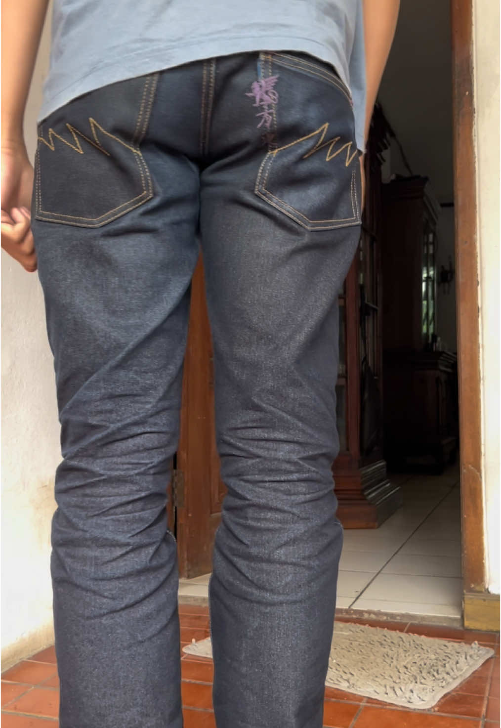 1 bulan pren 👖💦 #rawdenim #darahkubiru #pamerindenimlo #rawdenimindonesia #midfielderdenim #breakdenim #denimhead #denimheadindonesia #selvedgedenim 