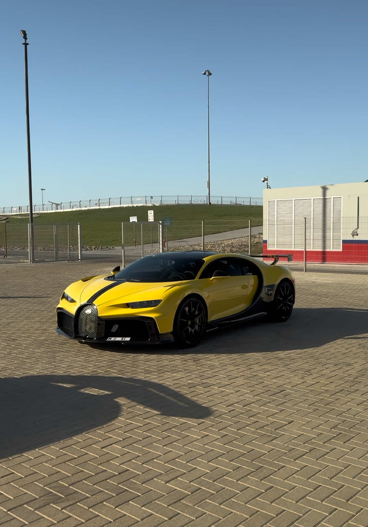 Chiron Pur Sport 💛🖤 - - - #bugatti #chiron #bugattichiron #chironpursport #pursport #dubaicars #viral #fyp #carspotting 