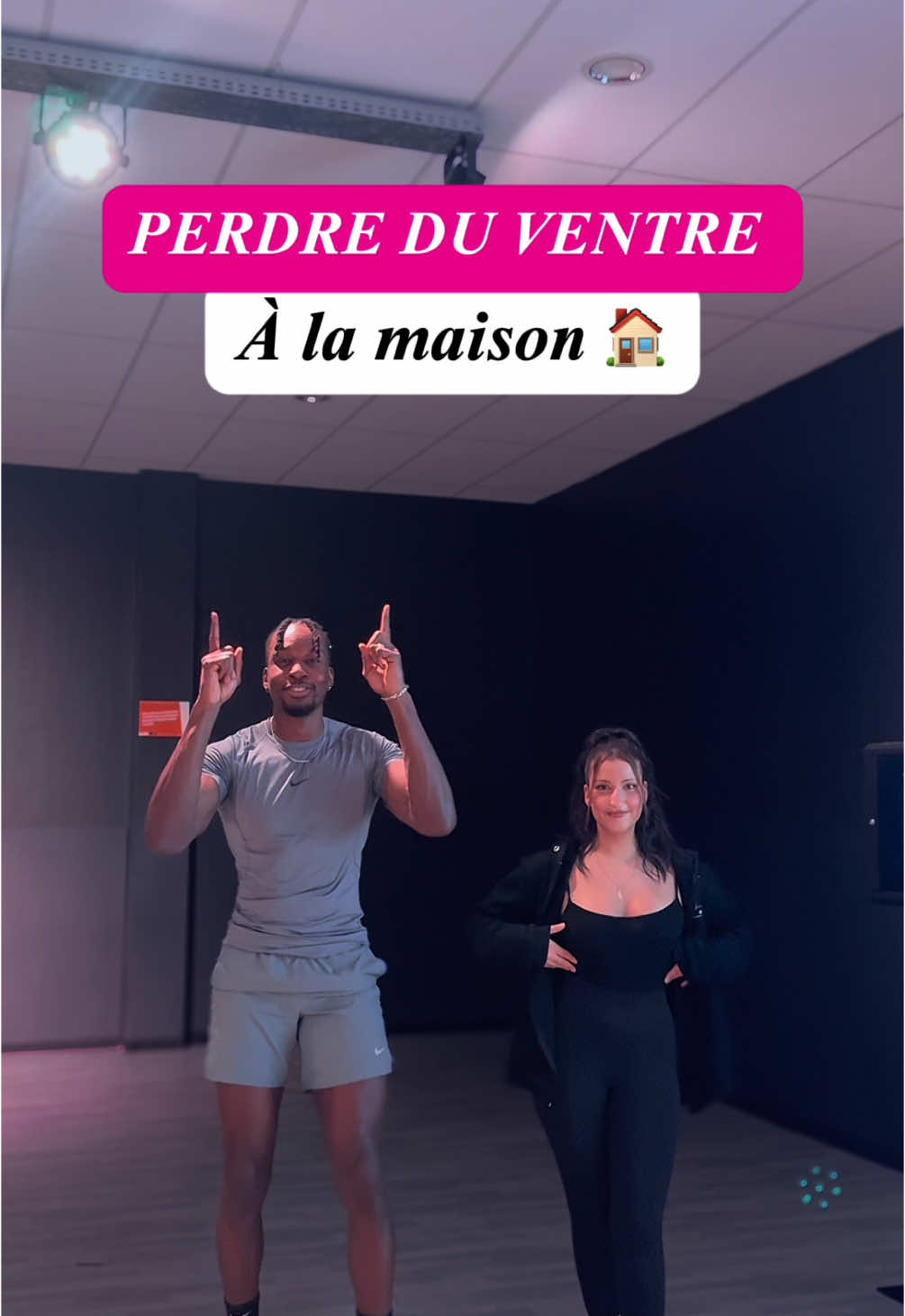 Voici une petite séance dynamique à adapter selon ton niveau et réalisable à la maison ou en salle de sport 💪🏾 ⚠️ Disclaimer, Aucun exercice n’est magique pour perdre du ventre. C’est surtout le fait de rester actif en adaptant son alimentation en fonction de ses objectifs « déficit calorique »/ « surplus calorique » qui fera la différence. 🔥  Enregistre et test moi cette séance 🙏🏾💪🏾  Temps de repos entre les séries : 10-15 secondes Temps de repos entre les exercices : 45 secondes Si tu souhaites perdre ton ventre définitivement sans frustration, Envoie-moi « GO » 🤝 - - - - #ventreplats #poigneedamour #gym #grasduventre #pertedepoids #pertedegras #pertedegraisse #gymrat #gymmotivation #musculation #ventregonflé #explore #GymLife #loseweigth #perdreduventre #perdredupoidssainement #perdredupoidsensemble  