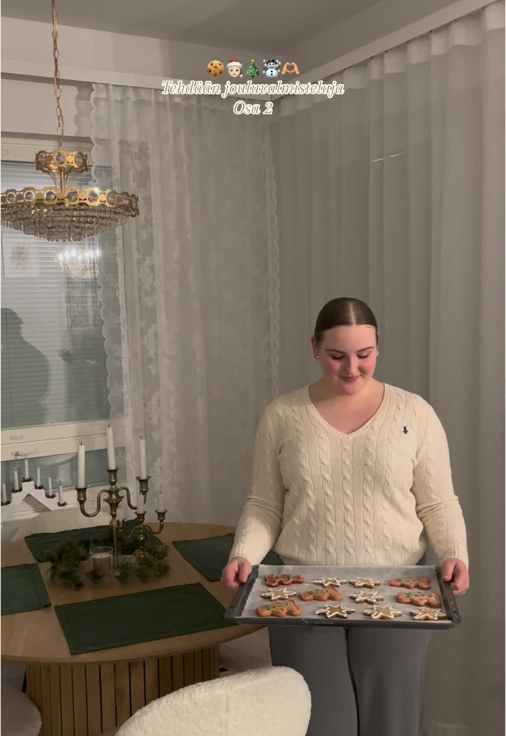 Leivotaan piparkakkuja!🫶🏼 Piparkakkujen resepti: 250g voita  2dl sokeria 1 dl siirappia 2 kananmunaa 1tl kanelia 1tl neilikkaa  1tl pomeranssia 2tl soodaa 7 dl jauhoja  #joulu #leipominen #piparkakku #leivonta #resepti #gluteeniton #keliakia #ohje #vlogi #joulupiparit #jouluvalmistelut #herkut #koristelu #suomitiktok #sinulle #fyp 
