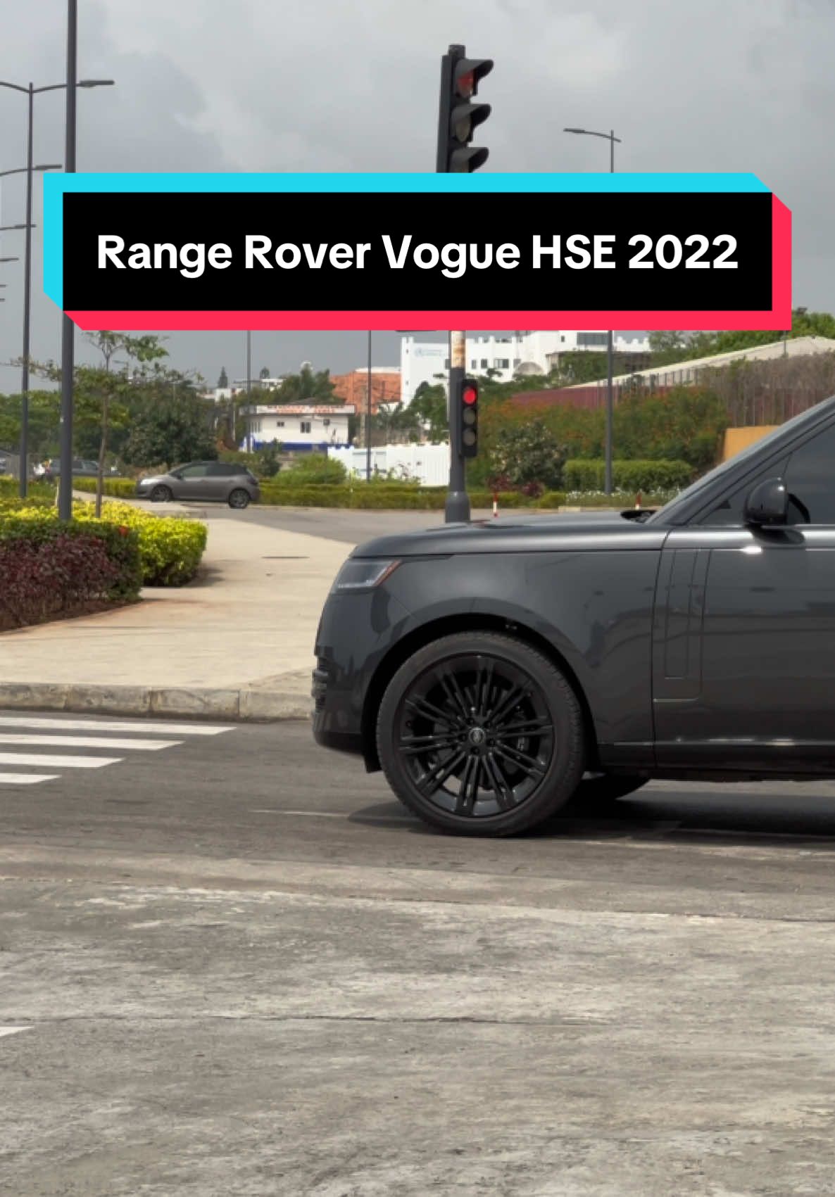 Spot du Jeudi : Range Rover Vogue HSE 2023 📸. @As de♠️ @229 Expensive Carspotting @229_exclusifs_cars #fyp #carspotting #caredit #cotonou229🇧🇯 #rangerover #rangerovervogue #viral_video #cotonoucarvibes 