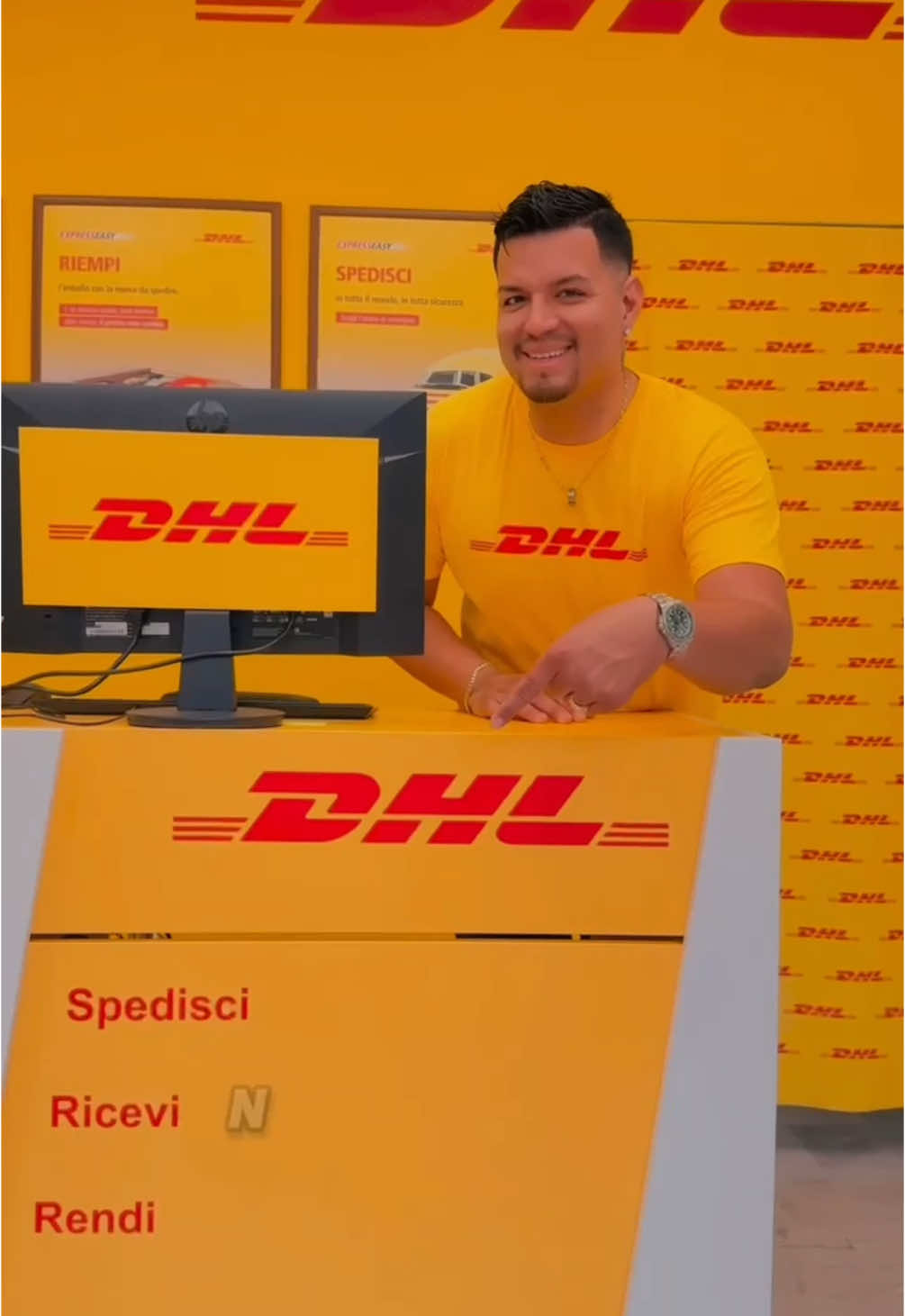 AFFIDATI A DHL PER SERVIZI DI QUALITA’ !! 🎁⚡️🌎 #dhl #dhlexpress #dhlcargo #shipping #shippingworldwide🌍✈️ #italy #bologna #bologna_italy #bolognafood #packingorders #pack #packing #DHL #logistics #express #viral_video #viralvideos #virale #perte #foru #foryoup #fyp 