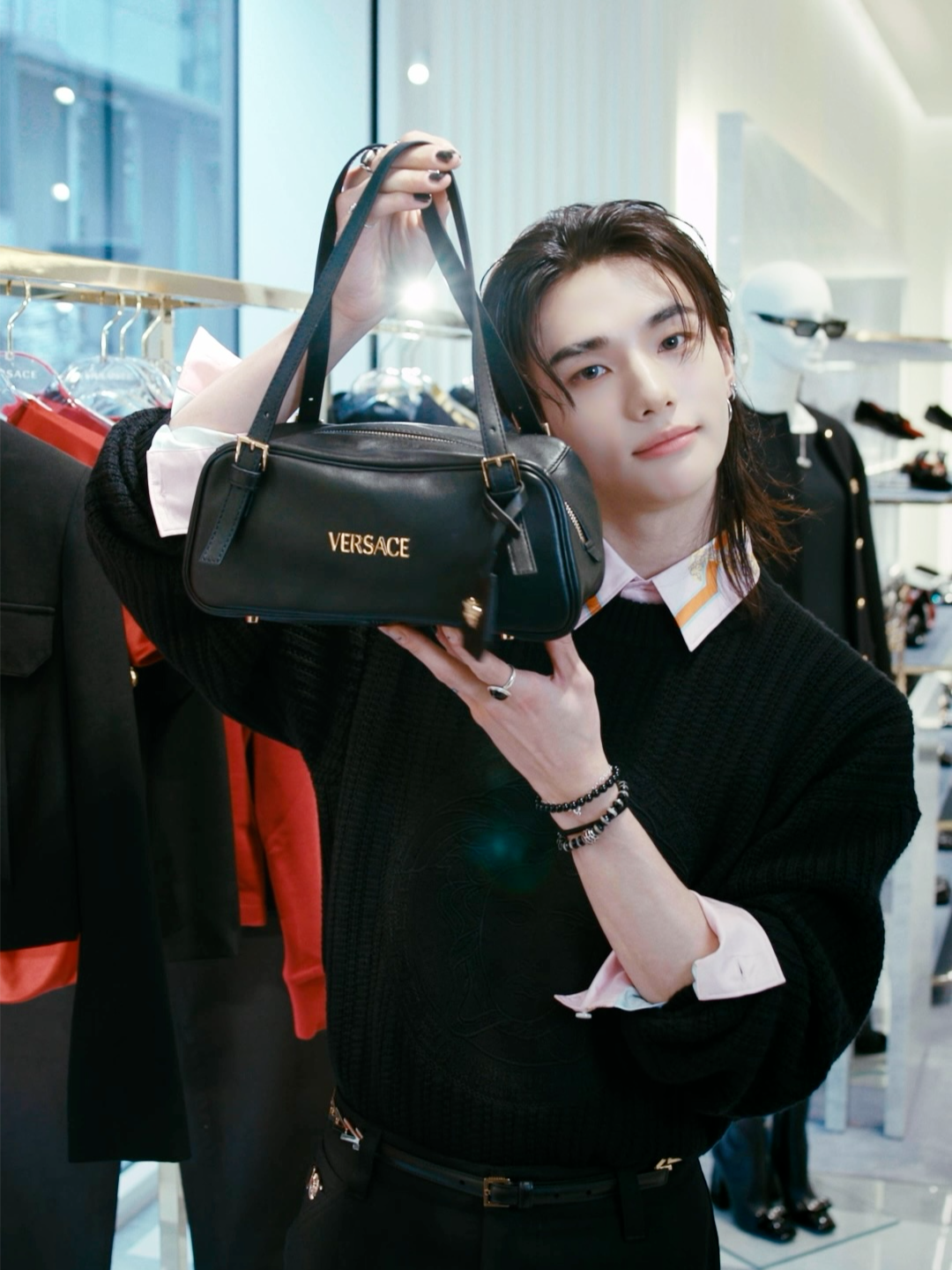 A #VersaceHoliday with Hyunjin #Hyunjin #StrayKids #Versace