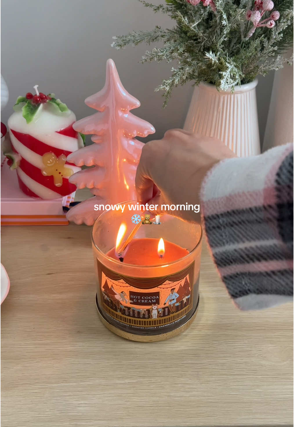 woke up to snow!🌨️🤍 #snowday #snowy #snowymorning #morningroutine #wintermorning #selfcareroutine #christmastiktok #aesthetic 