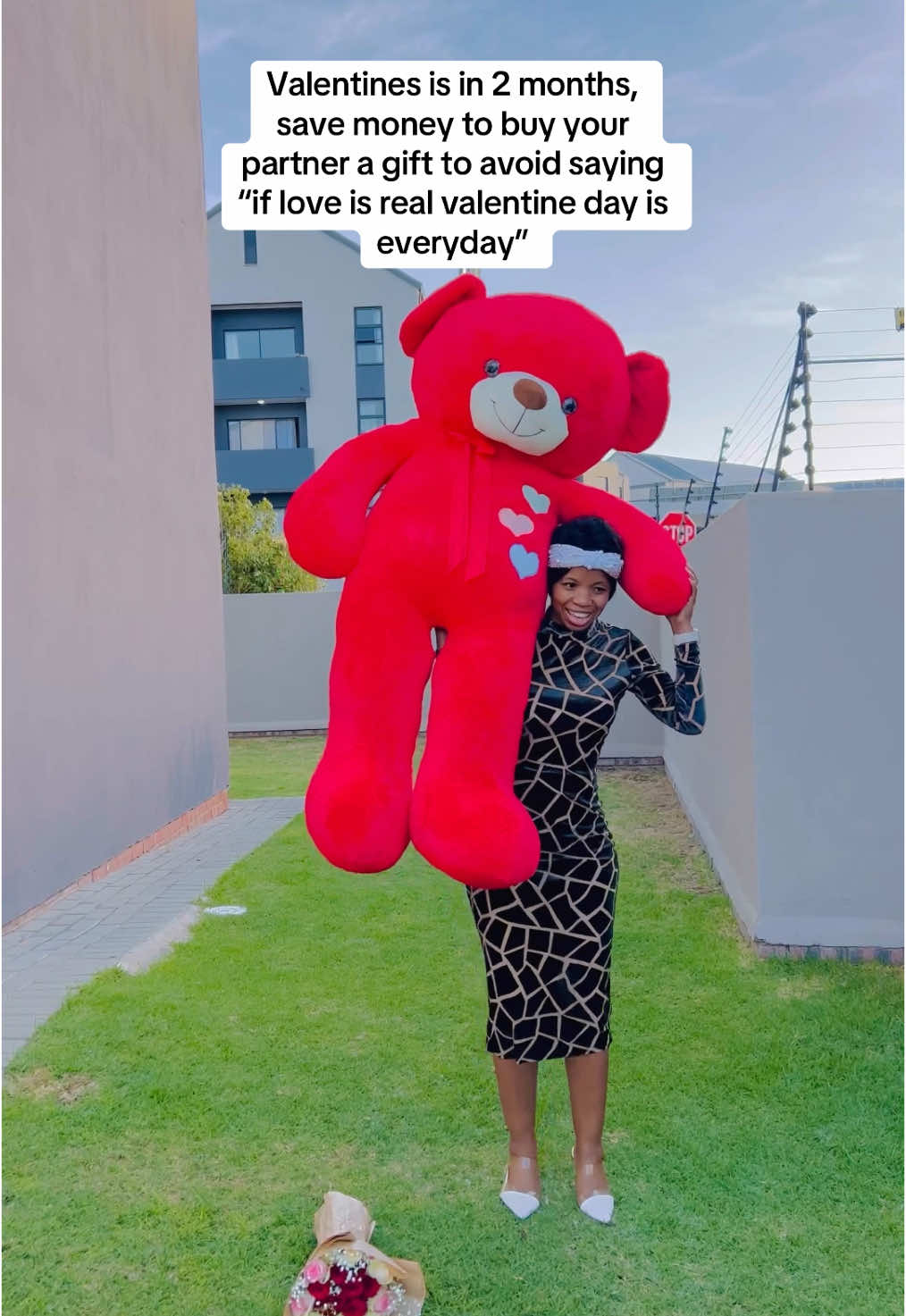 Human sized teddy bears for sale. WhatsApp the number on bio to complete your order. #teddybear #southafrica #humansizeteddybear #teddy #humanisizedbear #humansizeteddybear #fyp #fypp #fypviral #foryoupage❤️❤️ #viral_video #trendingvideo #trendingsong #viralvideos #hugebear #creatorsearchinsights #mzansitiktok #viraltiktokvideo #treanding 