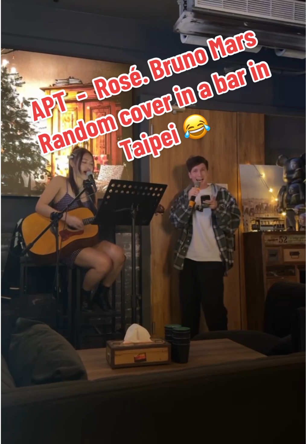 Singing APT in a bar in Taipei😁 #boaster #apt #brunomars #rose #rose #rosé #singing 