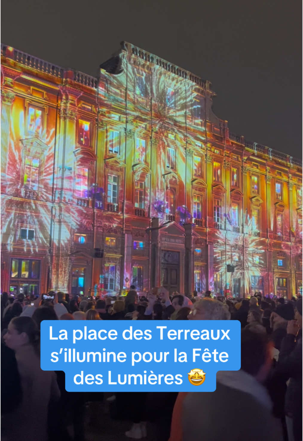 La place des Terreaux à Lyon s’illumine pour le premier soir de la Fête des Lumières, jeudi 5 décembre. Vous en pensez quoi ? #Lyon #fyp #pourtoi #light #show #foru 