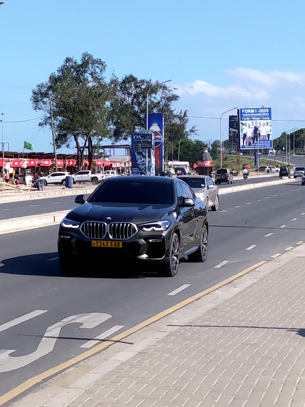 Bmw x6m #tiktok #foryou #tiktoktanzania🇹🇿 #flyp #bmwlife 