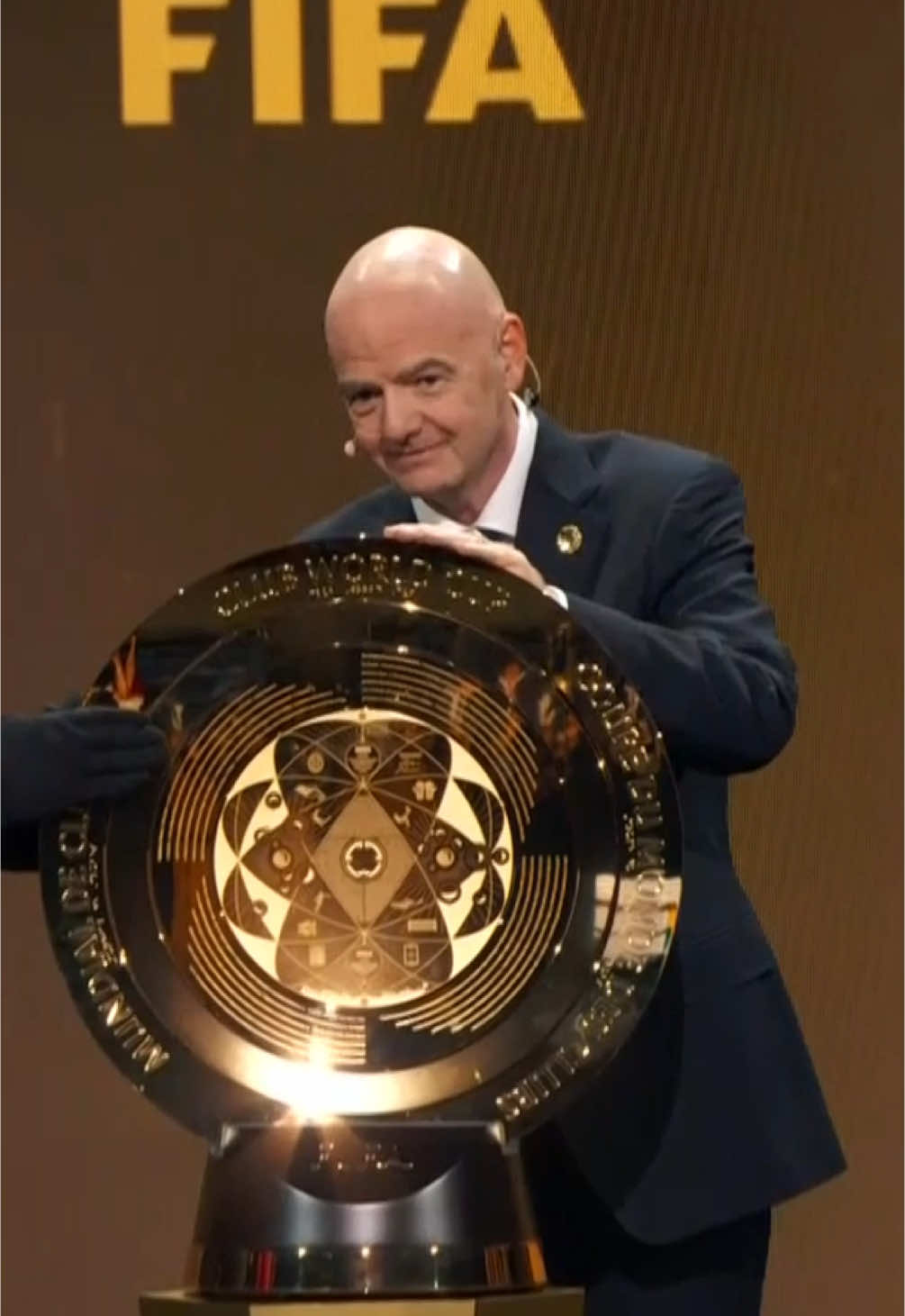 Ronaldo arrives to unveil the new Club World Cup trophy 😍🏆 #beINSPORTS #FIFACWC